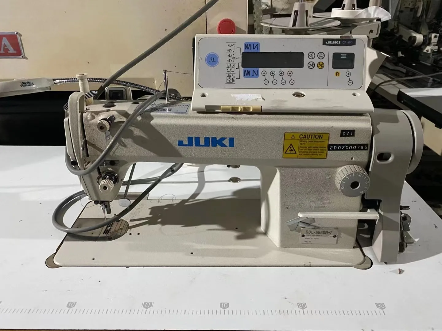 Secondhand Jukis 5550BN 7 Single Needle Lockstitch Sewing Machine With Computer Controlled Industrial Straight Sewing Machine