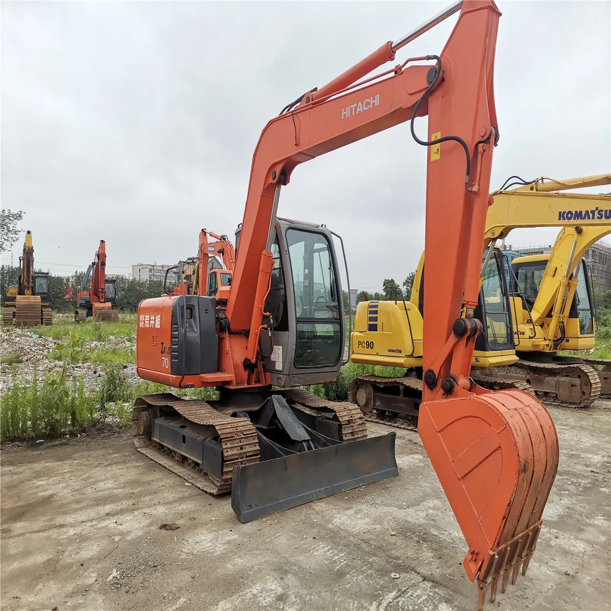 Продается б/у качественный Экскаватор Hitachi ZX70