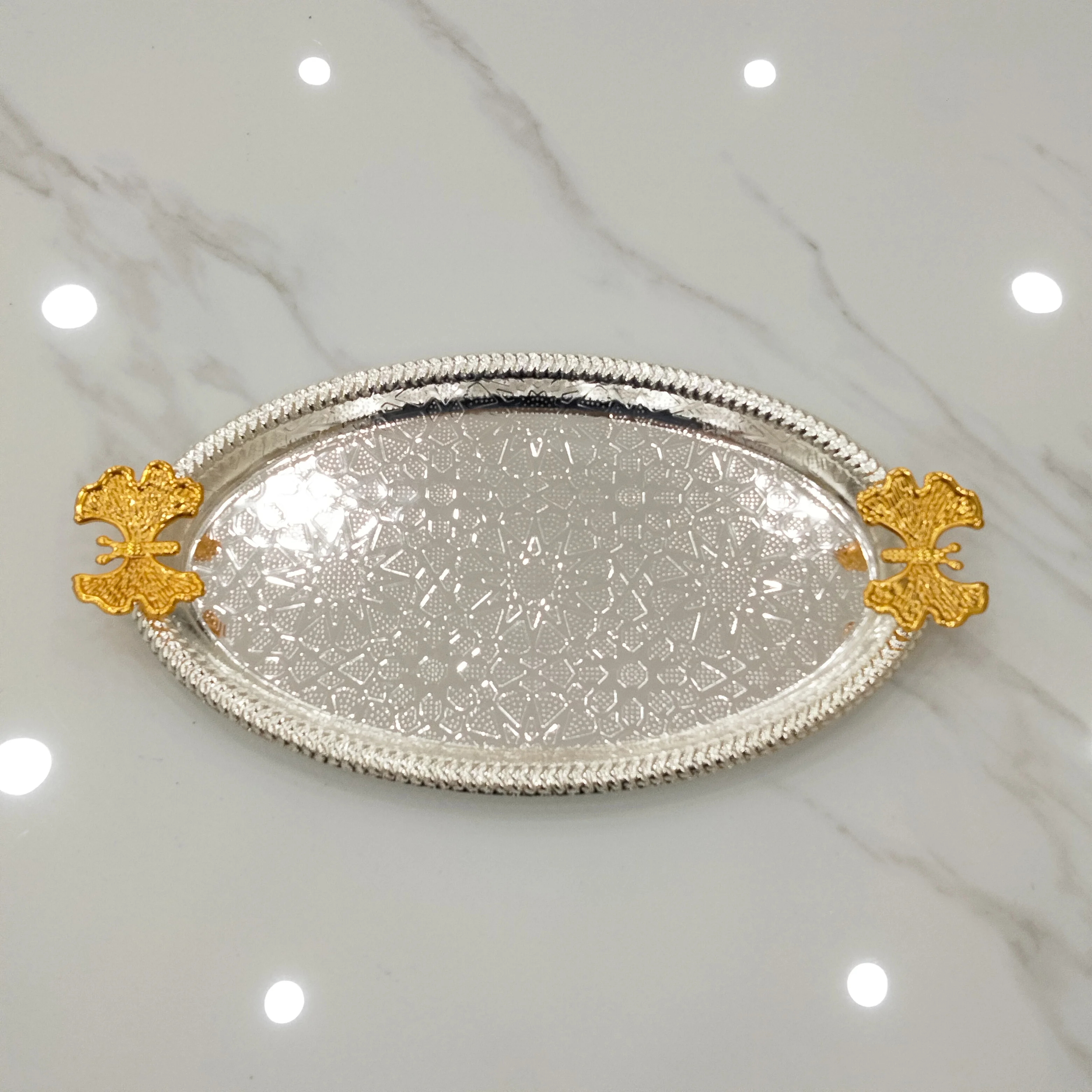 Custom design wholesale kitchen ware home cook food use cheap gold iron trays for restaurant Middle Eastern luxury trays