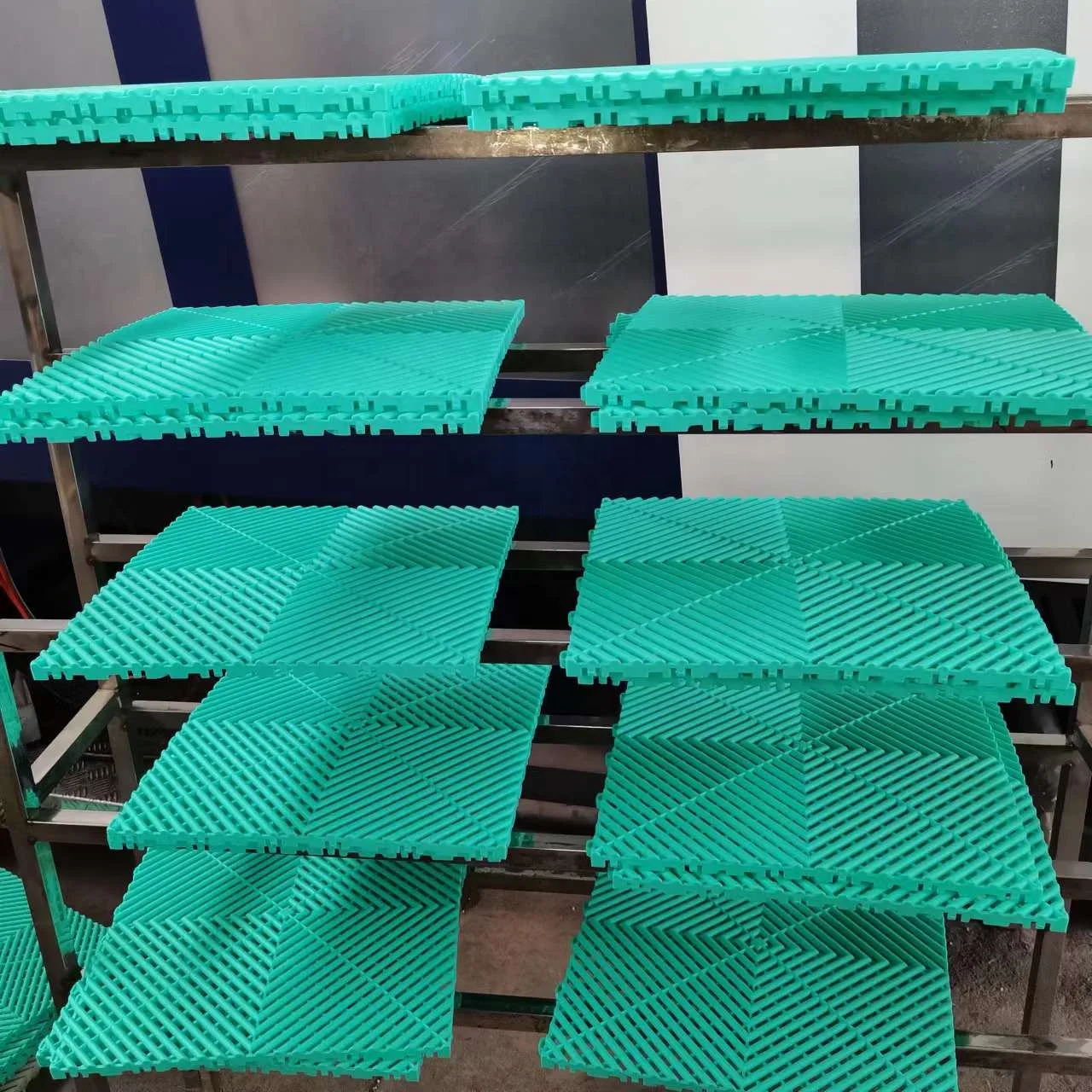 Factory  High quality at low price anti-uv / anti-oxidant/impact-resistance interlocking garage floor tiles,plastic floor tiles
