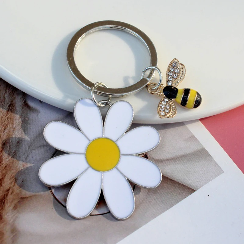Lovely Metal Key Ring Holder Purse Bag Charm White Enamel Bee White Daisy Flower Keychain Accessory For Women