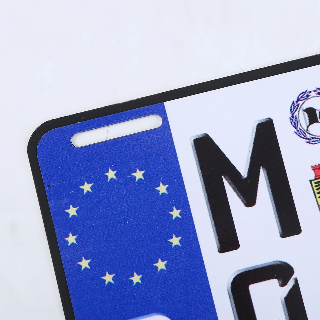 Новейший стиль, Европейский номерной знак, отражающий номерной знак