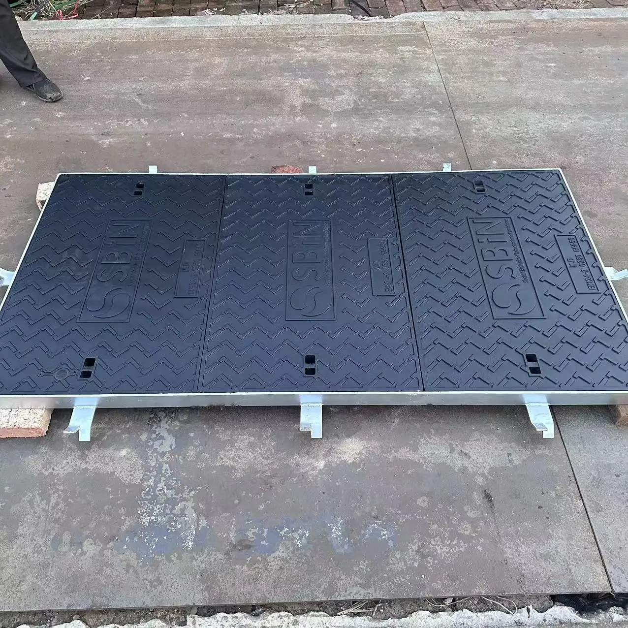 Marine manhole hatch cover Square septic tank manhole cover d400en124 manhole cover