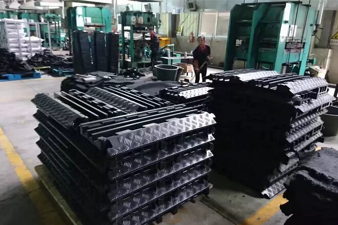 CE RoHS Traffic Road Safety Rubber Types of Speed Breakers