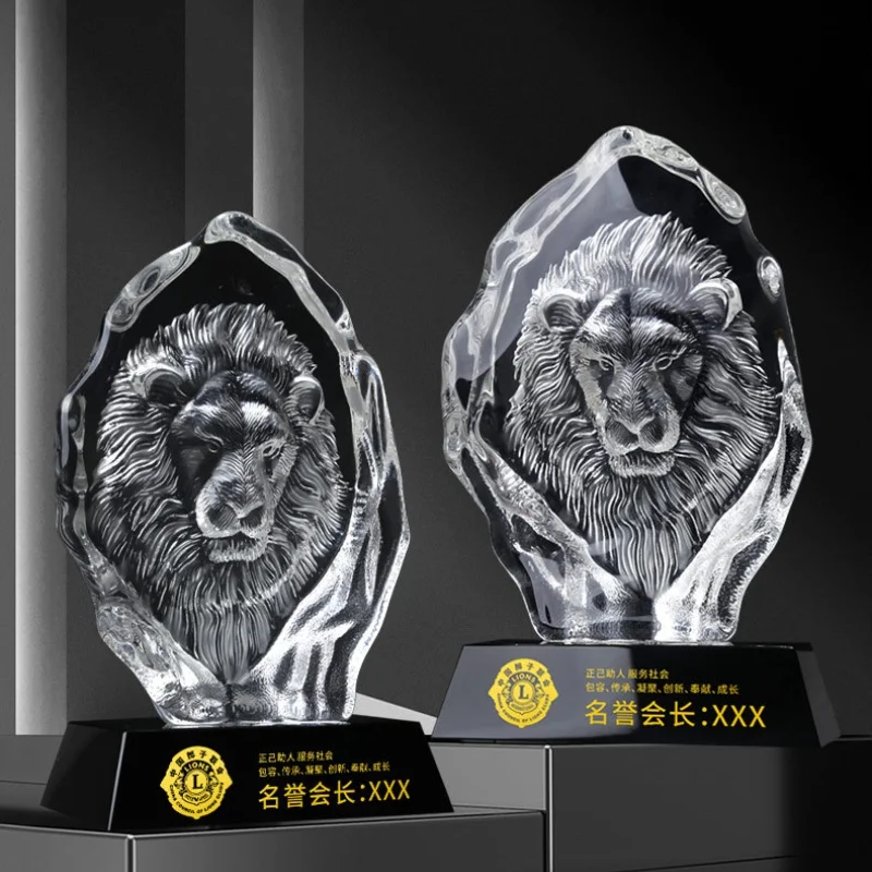 Бизнес-награда большая честь прозрачный хрустальный трофей льва травленная львом Хрустальная табличка айсберга от производителя трофеев Pujiang
