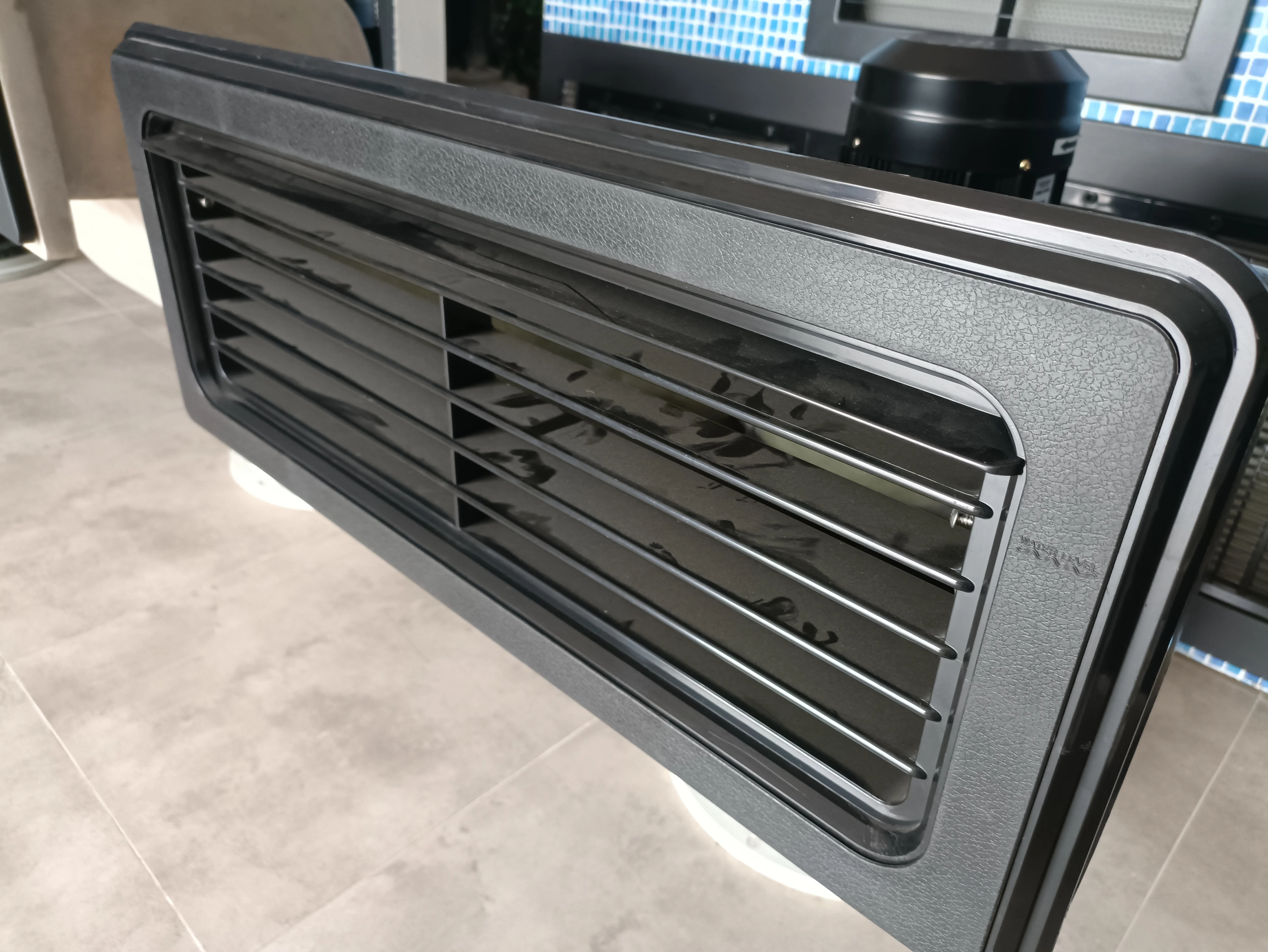 Embedded swimming pool mechanical spray wave pool making machine