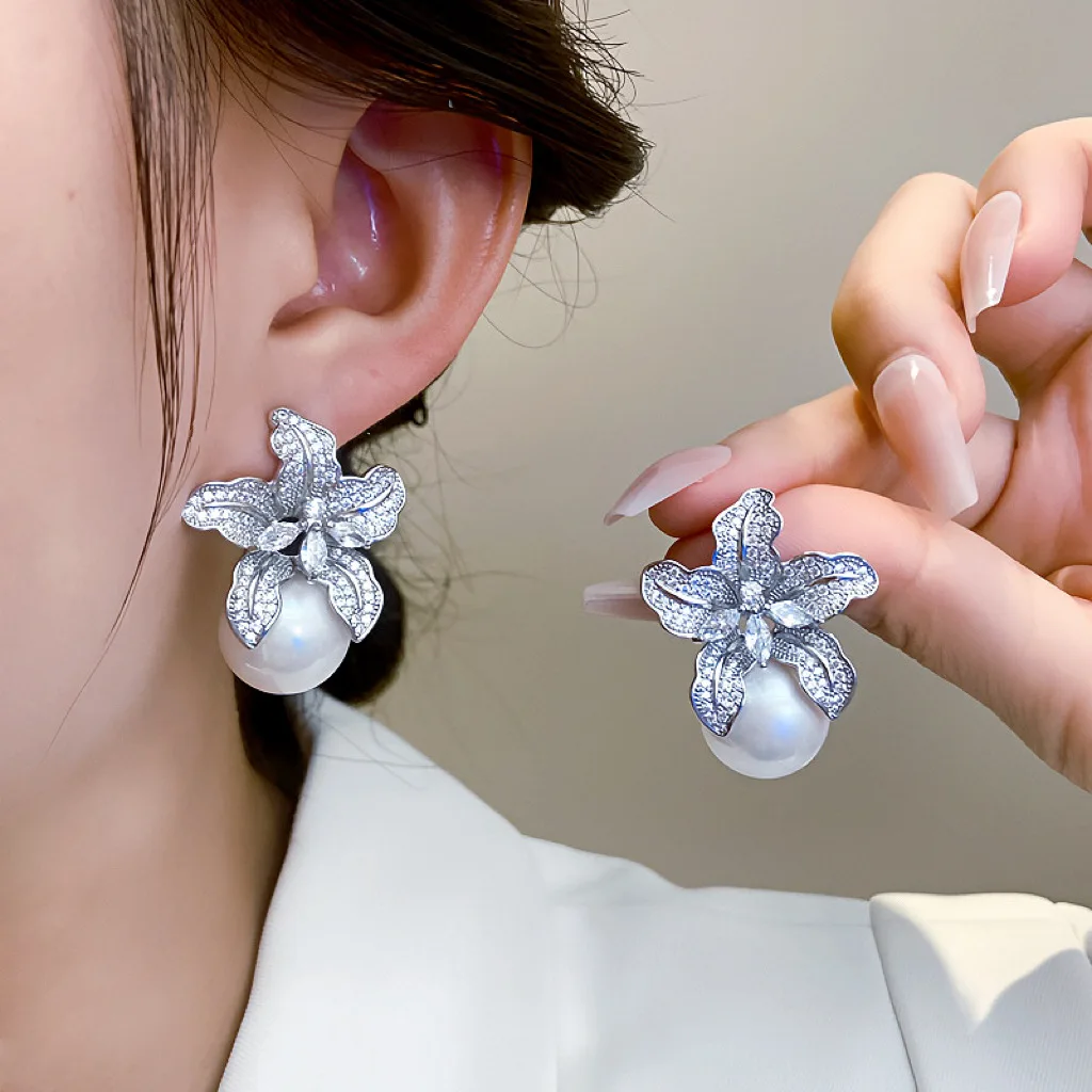 Wholesale Women Girls Alloy Crystal Rhinestone Beaded Lily Flower Stud Earring Pearl Bling Shiny Luxury Elegant Fashion Jewelry