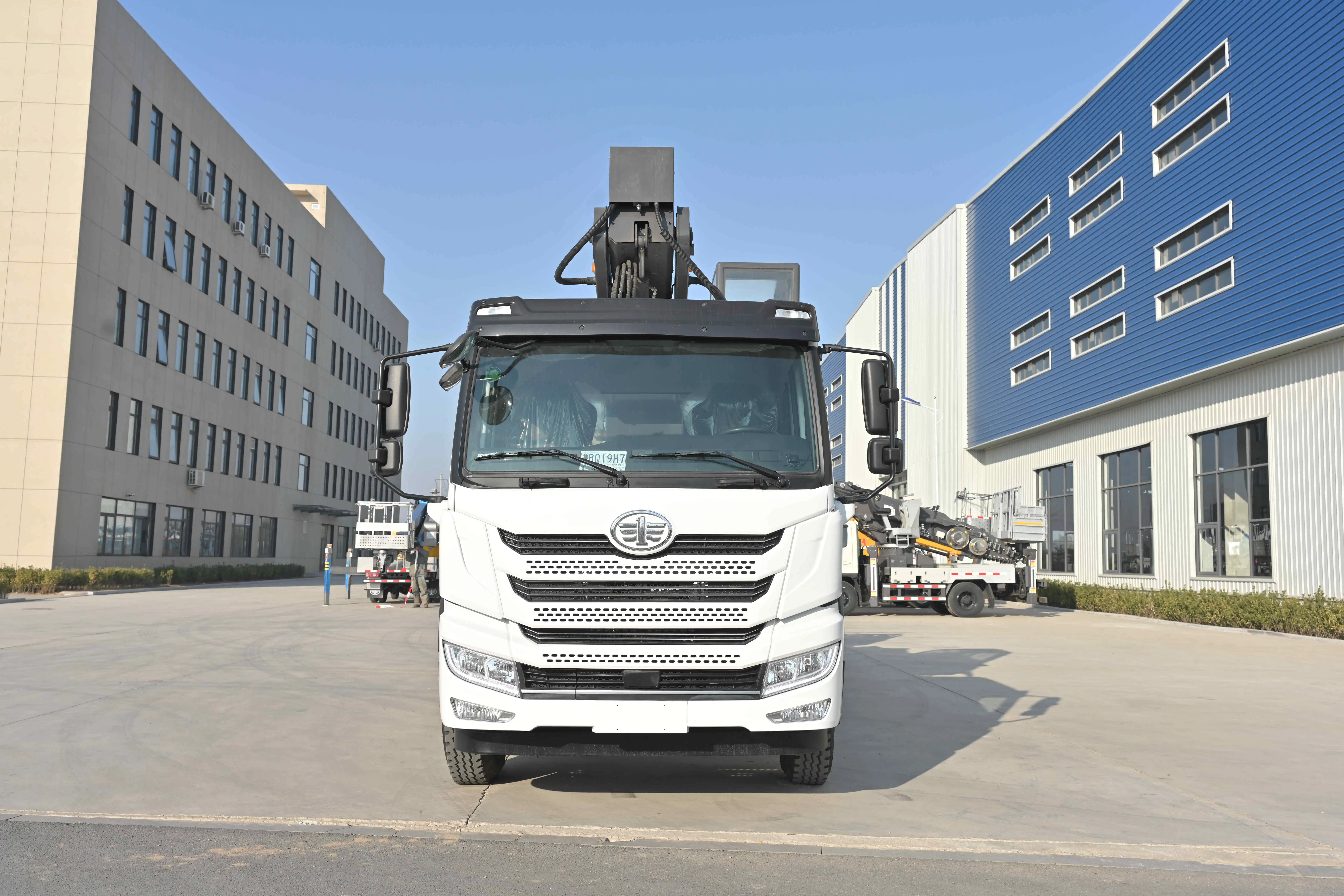 The hot-selling 38-meter Telescopic Boom Aerial Lift Truck that can work on high-altitude platforms