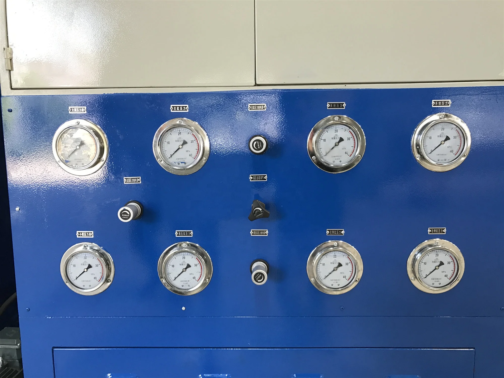  Yongheng Hydraulic High Speed 2100T Press With PLC Control Stainless Tube Tee Fitting Hydroforming