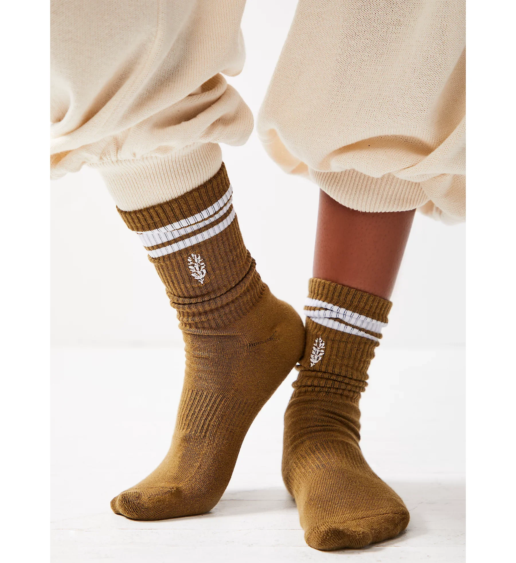 Wholesale Royal Blue Cotton Seamless Sport Tube Embroidery Logo Crew Socks