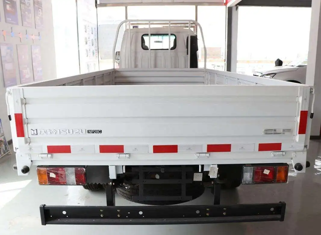 100P 130HP 4x2 Diesel Heavy Truck New Condition Left Van Manual Transmission Fast Gear Box Euro 5 Emission Chassis