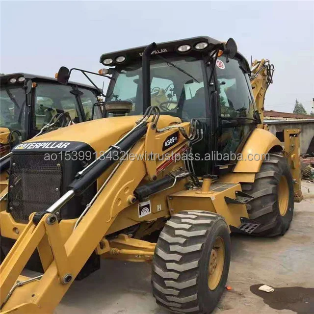 Реальный снимок экскаватора-погрузчика catapillar CAT430F