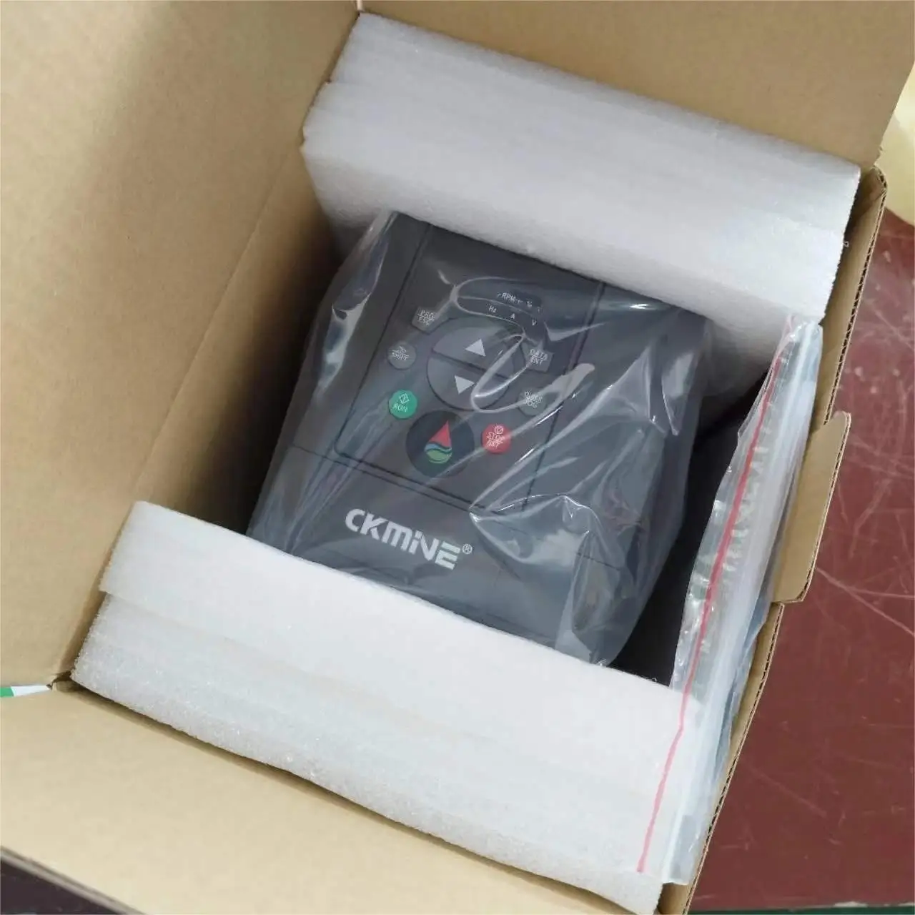 CKMINE SP800 Hot Sale 2.2kW 3HP 2000W VFD Single Phase to 3 Phase 220V MPPT Solar Water Pump Charge Drive Controller Inverter