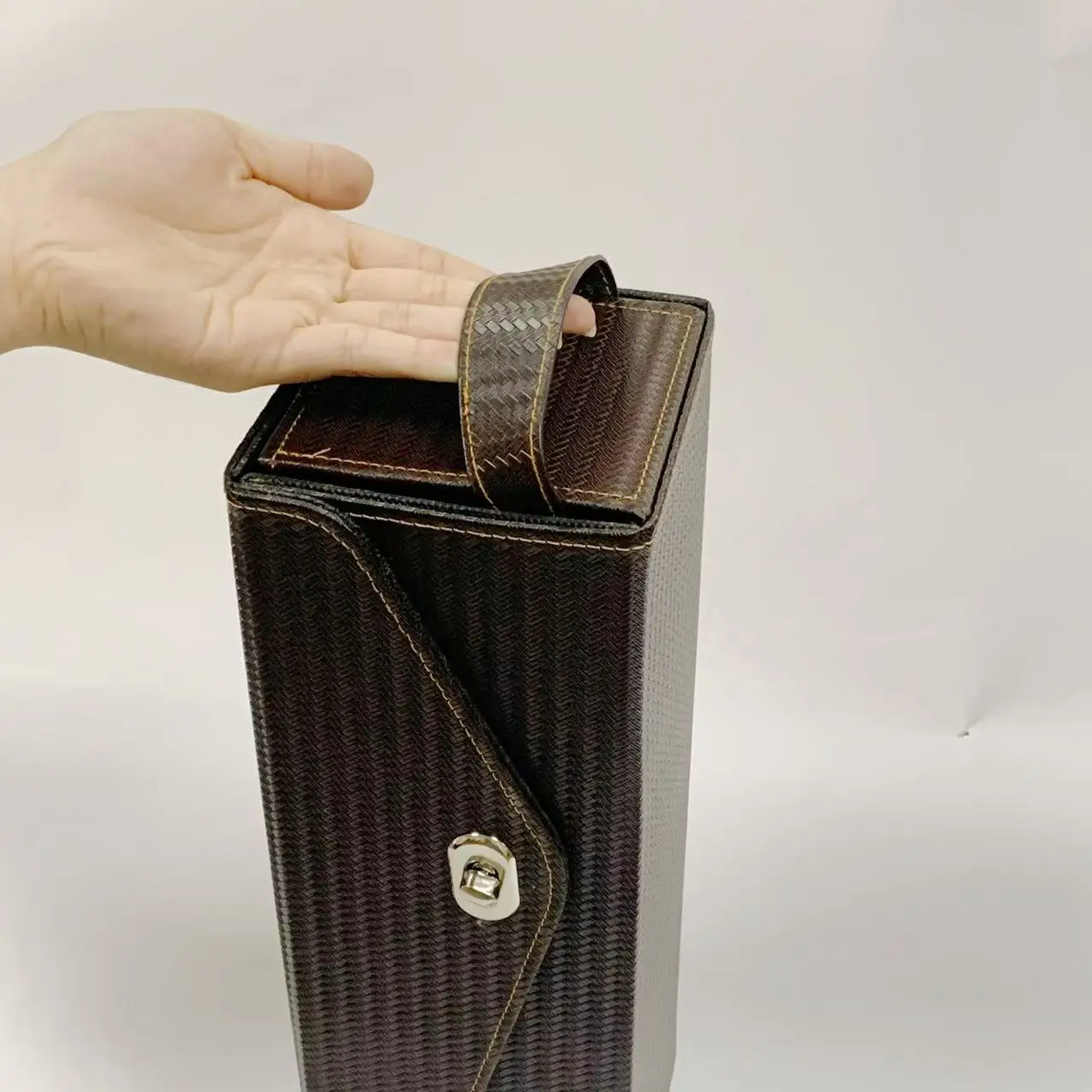 Custom Size Leather Wine Box With Handle Metal Lock Folding Custom Wine Bottle Gift Box Packaging Luxury Wine Box