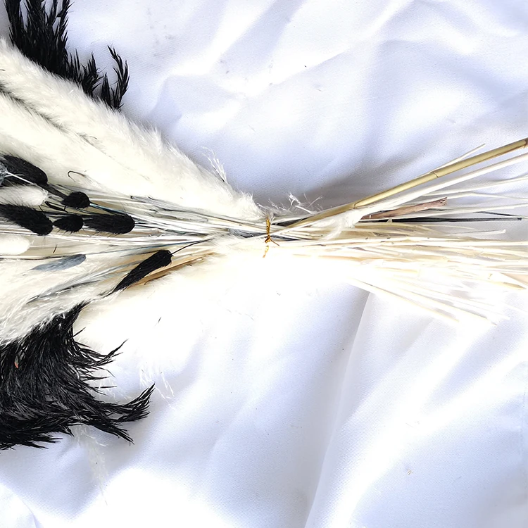 Hot selling Customized Natural and preserved boho new dried flowers pampas grass bouquet for bridal party