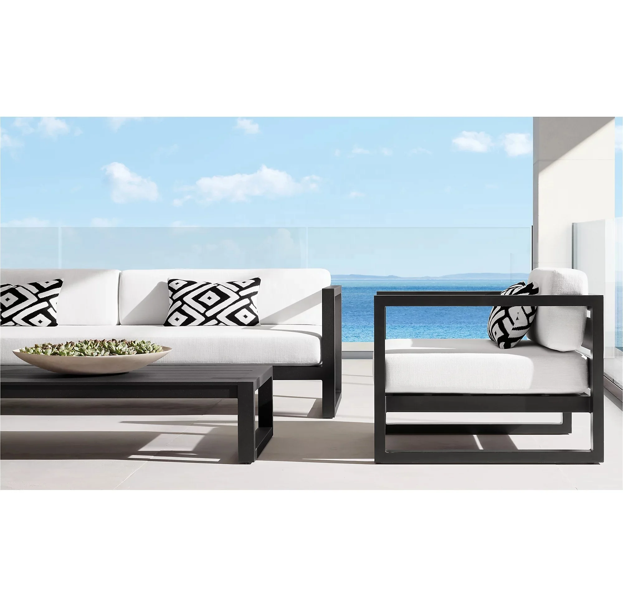 Factory direct sale fashion garden patio sofa set outdoor sofa and coffee table  aluminum furniture