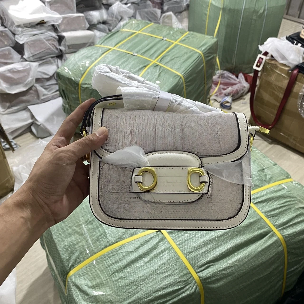 Fashionable street style mixed Casual lady handbags stock lot direct from factory for sale inventory clearance bags