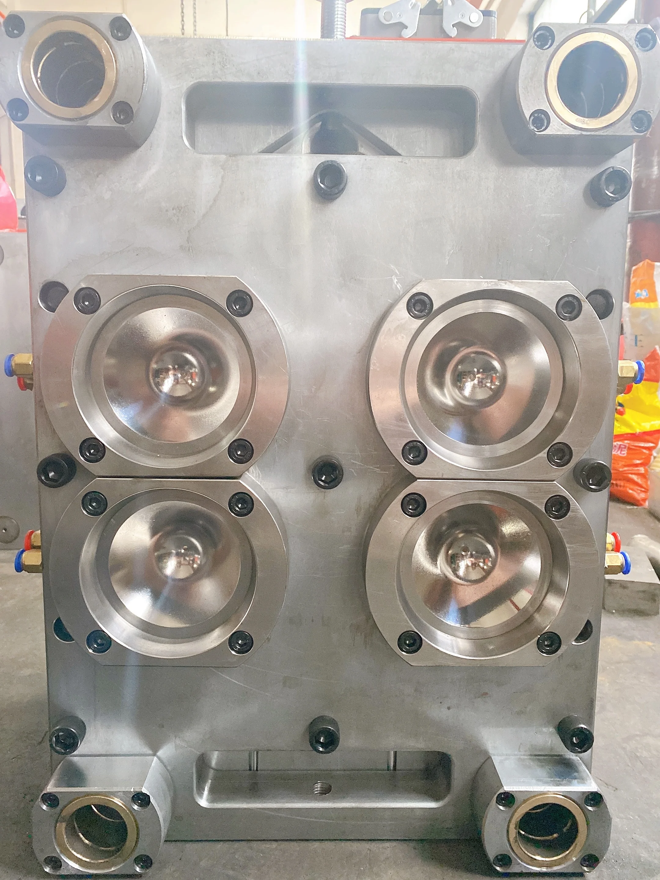 Candy Food PET Container Wide Mouth 110mm Jar Pet Preform Mould With 8 Cavity Pin Valve Gate No Tail Hot Runner