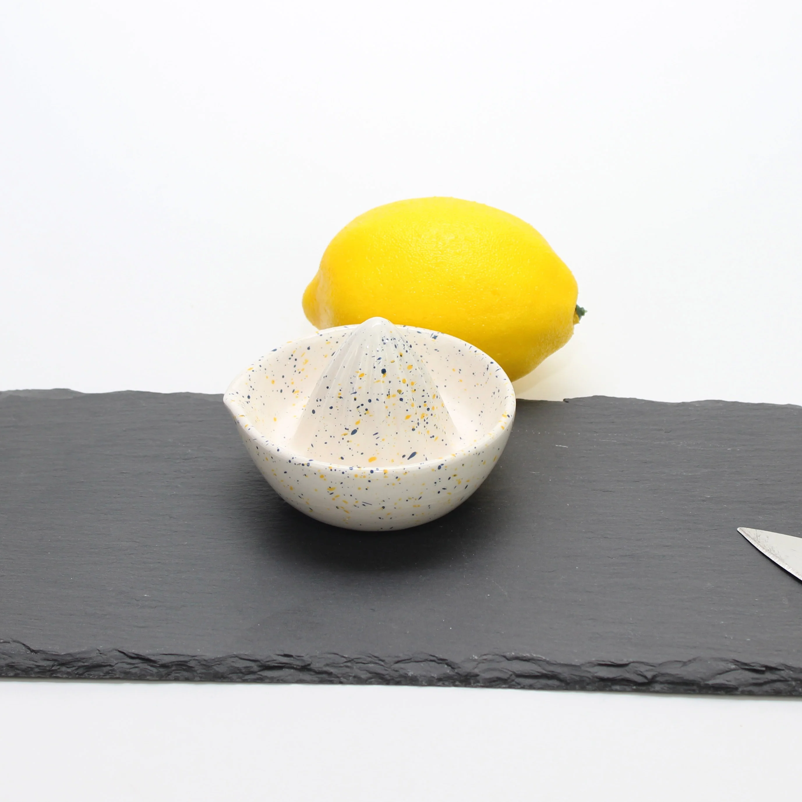 Ceramic Manual Lemon Juice Maker Hand Juicer for Oranges for Restaurants Ceramic juicer plate