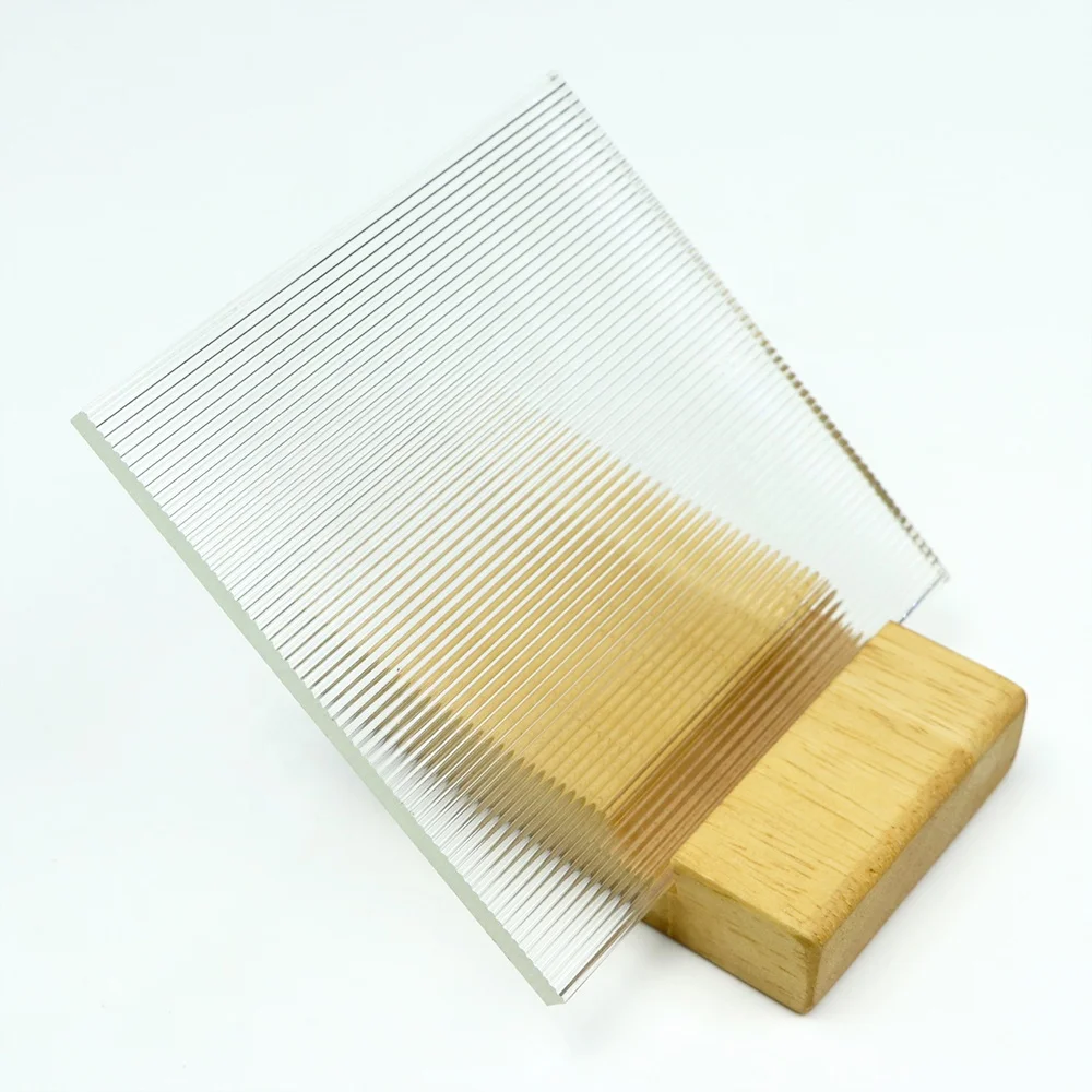 Decorative laminated glass consist of patterned glass and float glass