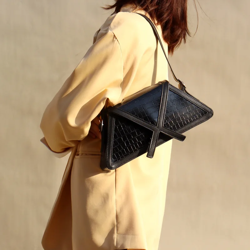 French Niche Design Underarm Trapezoid Bag 2021 Net Red New Trendy Korean Version Of The Wild One-Shoulder Messenger Bag