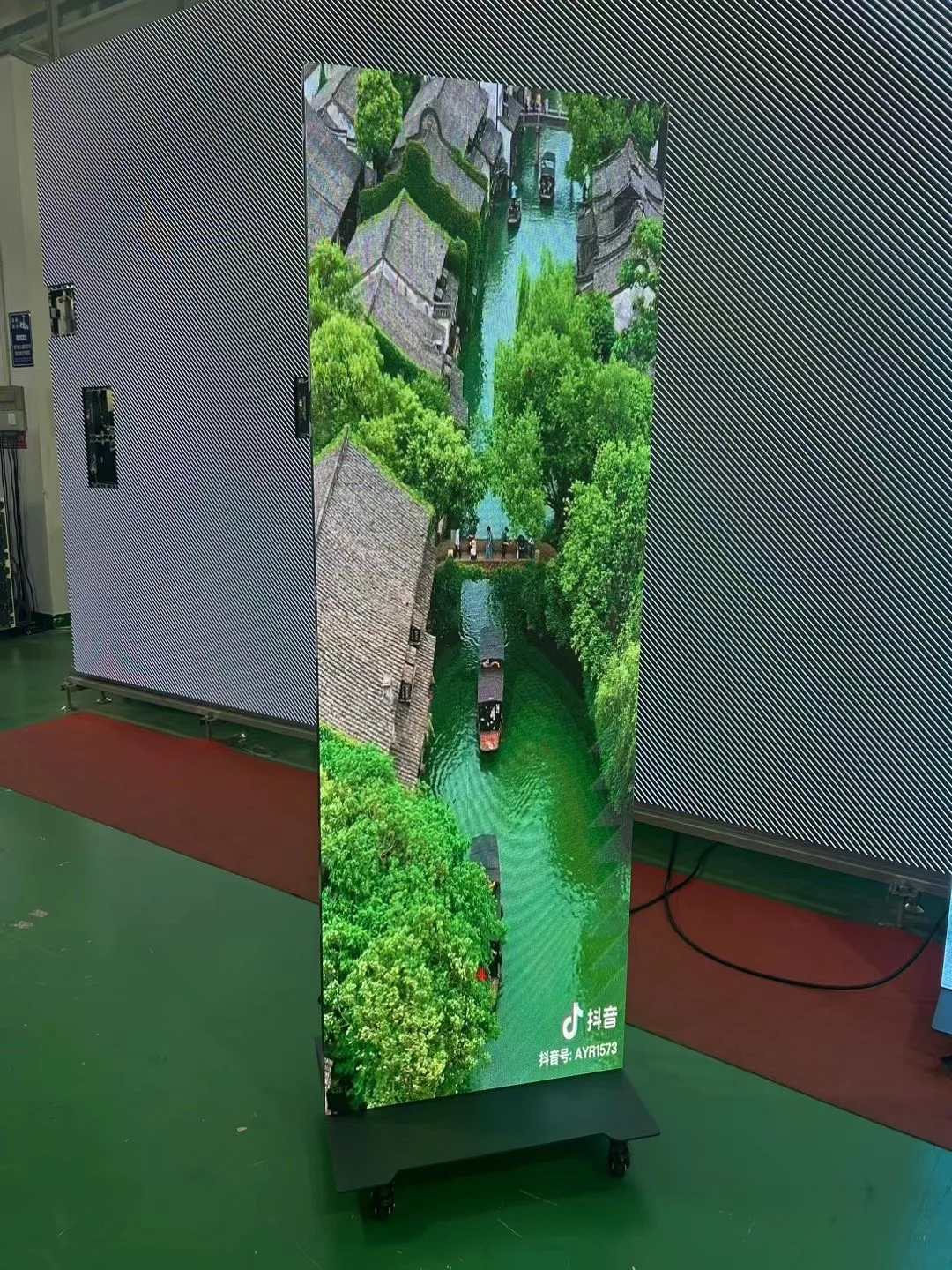 P1.25 P 1.53 P1.86 P2 P2.5 seamless splicing LED poster display floor standing LED screen slim Poster Led Display