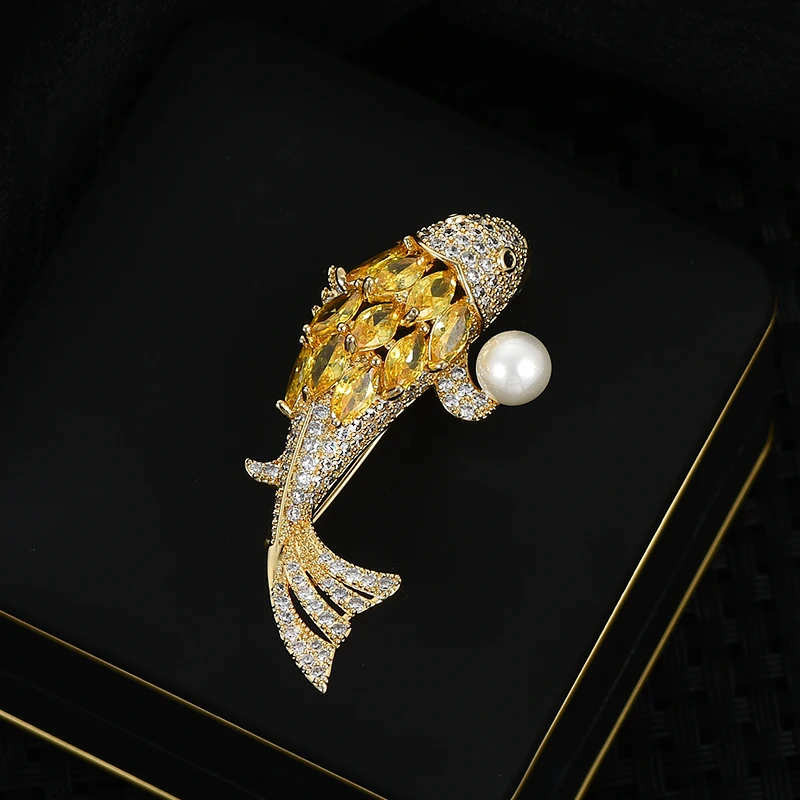 XZ60244 Good luck to high-grade gold full diamond pearl Koi brooch temperament does not wear out the suit pin