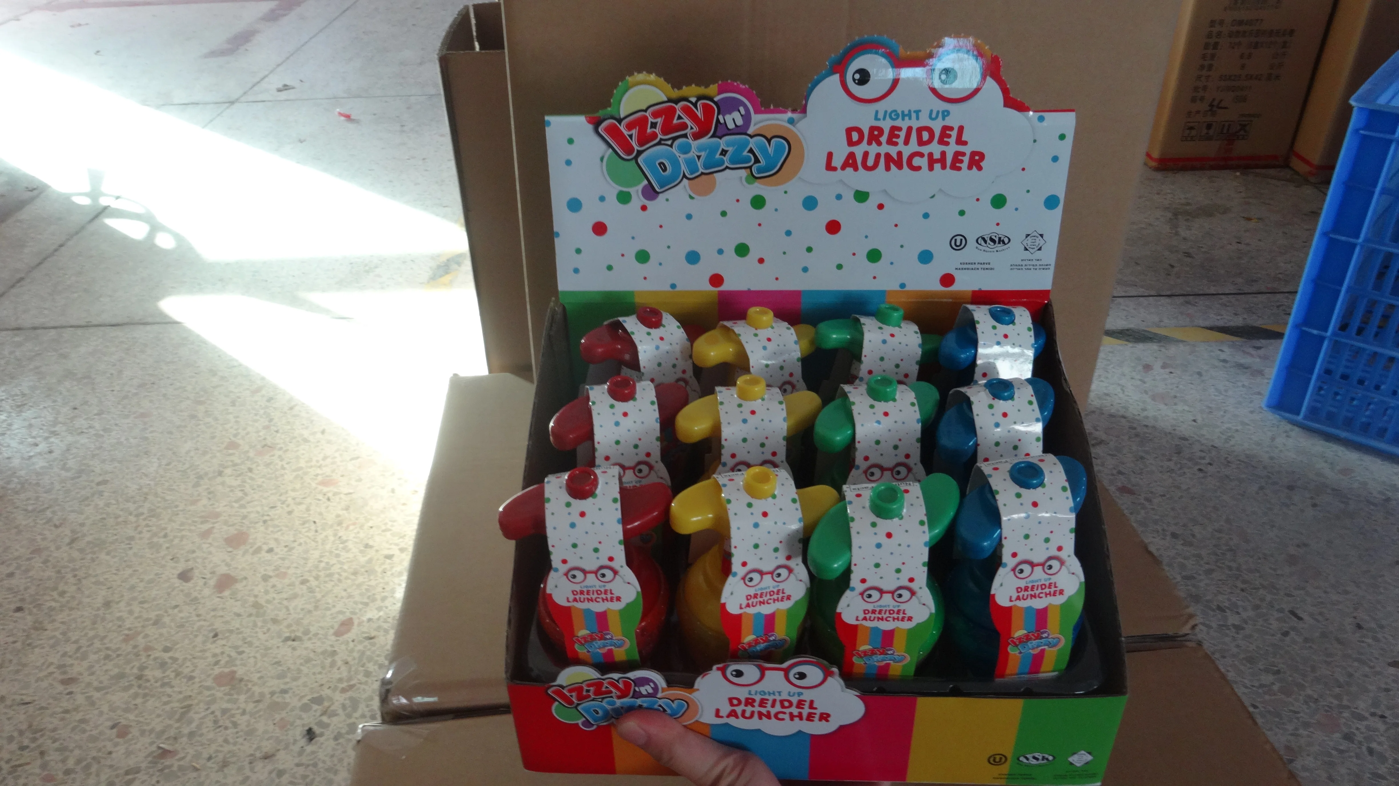 Good Sell Light Up Dreidel Toys fill OEM Candy Jelly Bean and Chocolate for Candy Manufacturers Wholesale