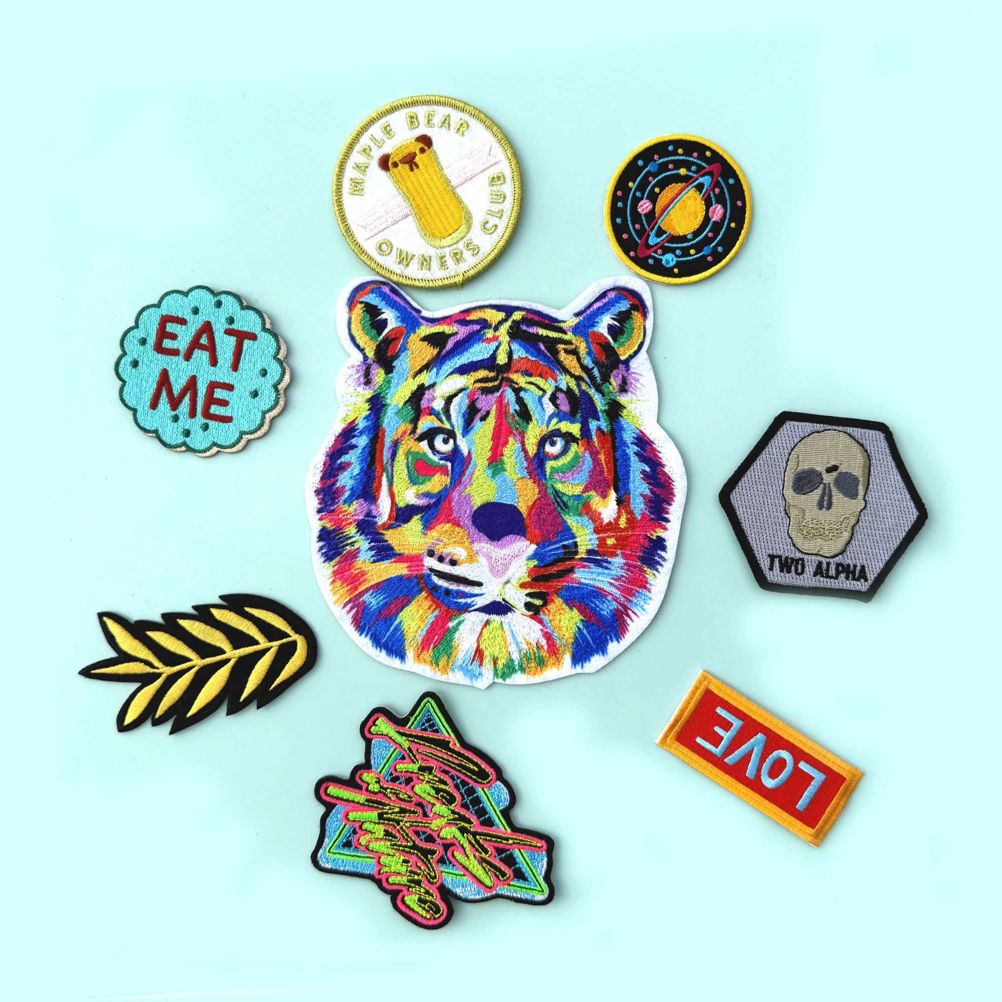 Tiger embroidery patch colorful decorative applique cloth badge Customized fashion iron on sew on embroidered patch for clothing