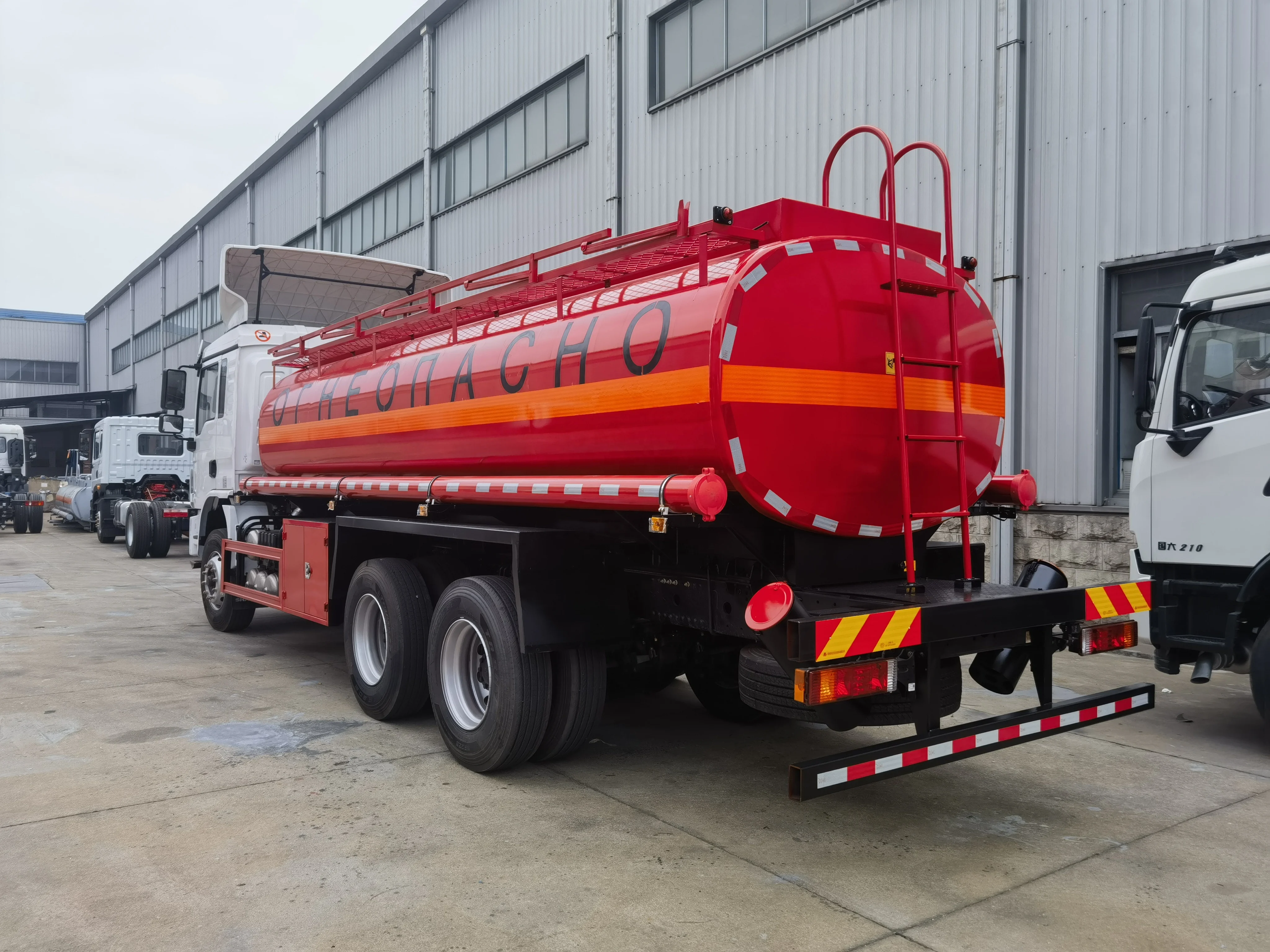 Shacman L3000 18000L 20000L fuel tank truck for fuel transport to Tajikistan