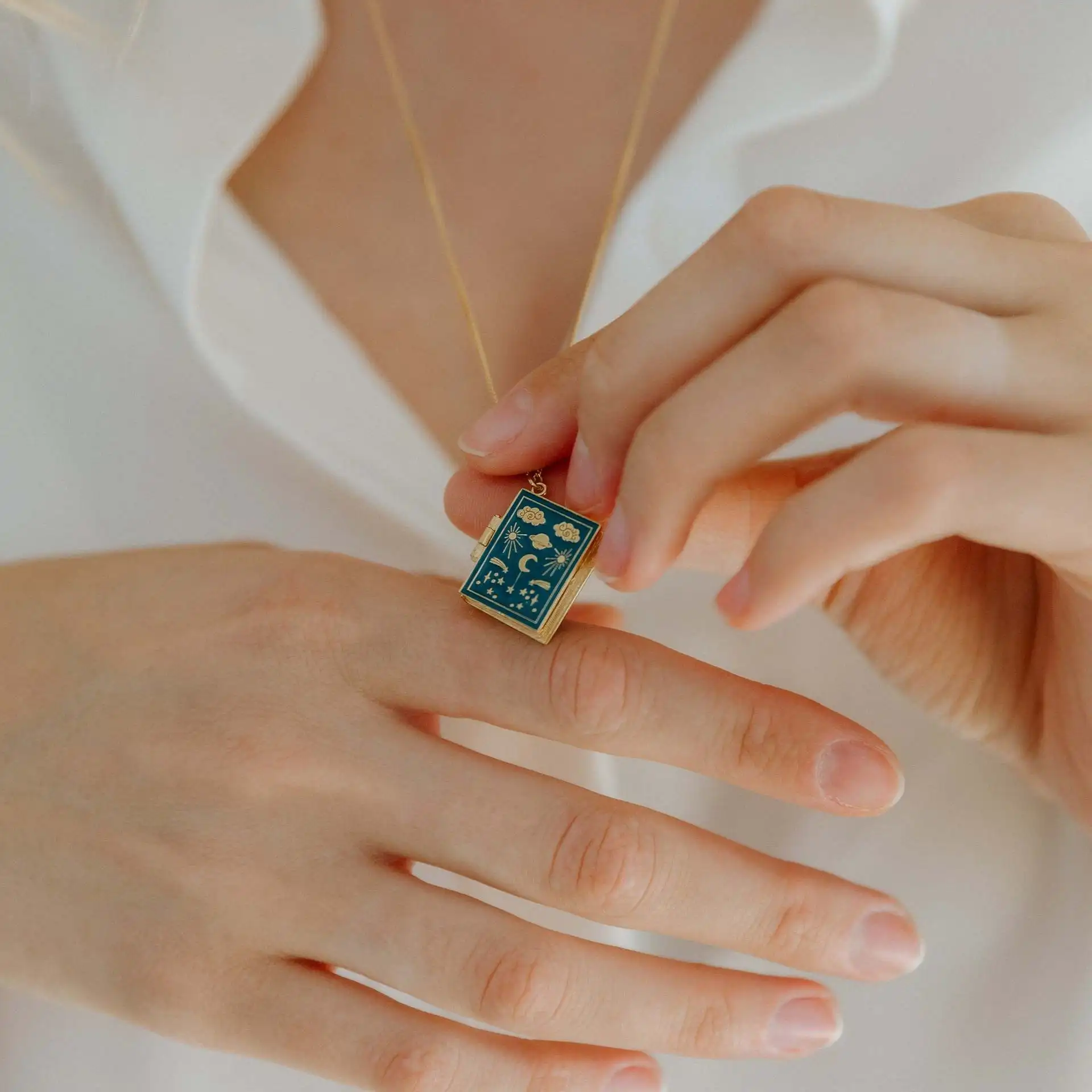 Модная Изысканная винтажная красочная эмалированная Бижутерия 18 карат позолоченная латунная коробка цепочка с подвеской Таро для женщин и девушек