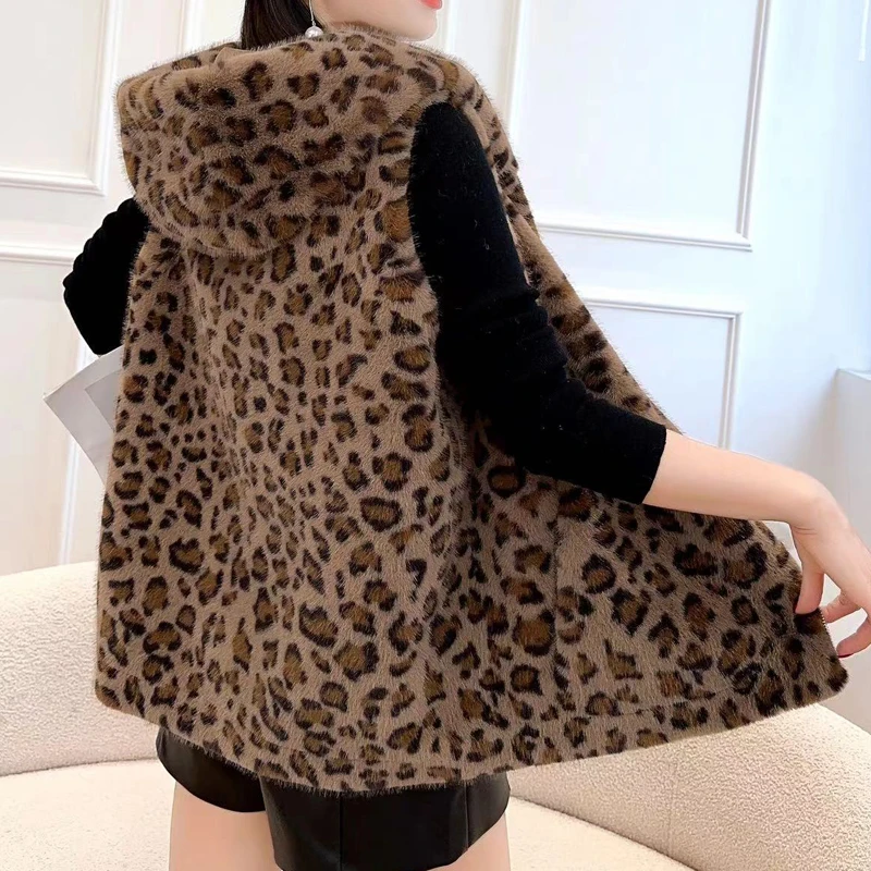 Factory Wholesale Smooth Hot Selling Leopard-print Faux Fur Coat for Women Faux  Fur Fashion Wild Leopard-print Fur Vest