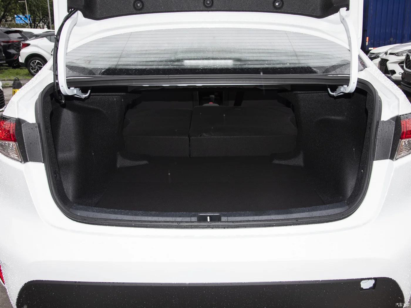 Седан бензиновый автомобиль T-o-taya Levin 1.5L CVT Enterprise Edition хорошее качество и низкая цена автомобиля