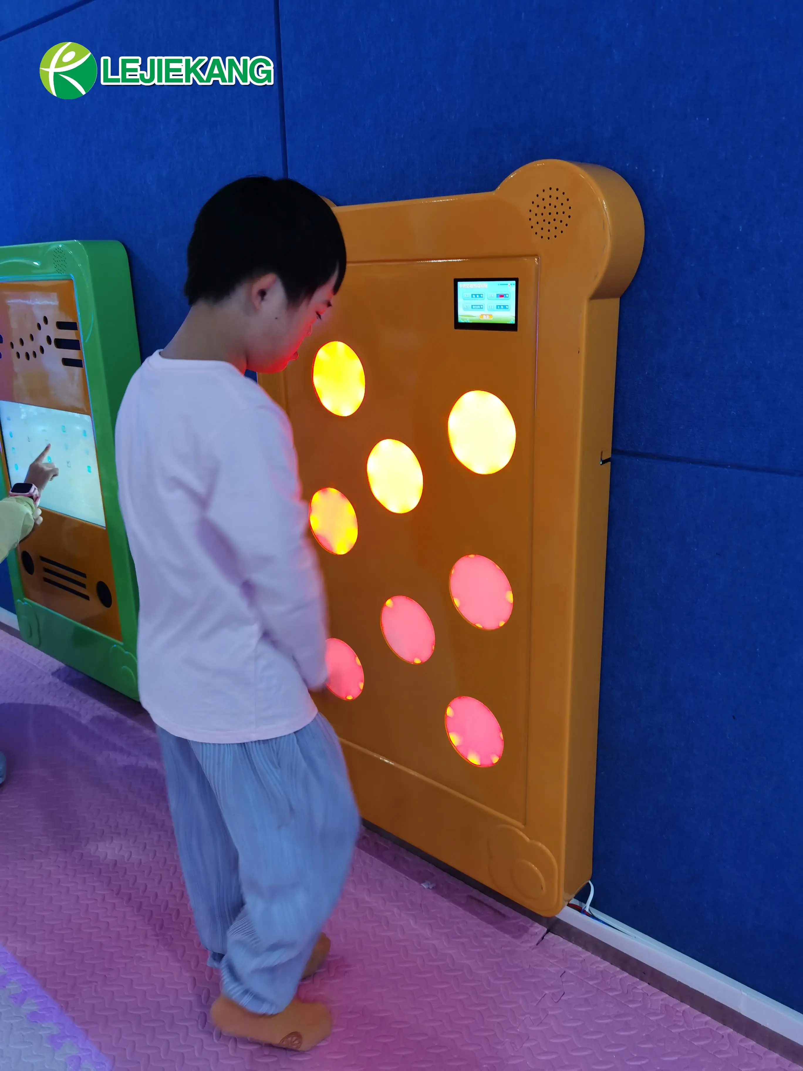 Autism Sensory Education Hand-eye Response Speed Training Colorful Backlight Button Suitable For Hand-eye Rehabilitation