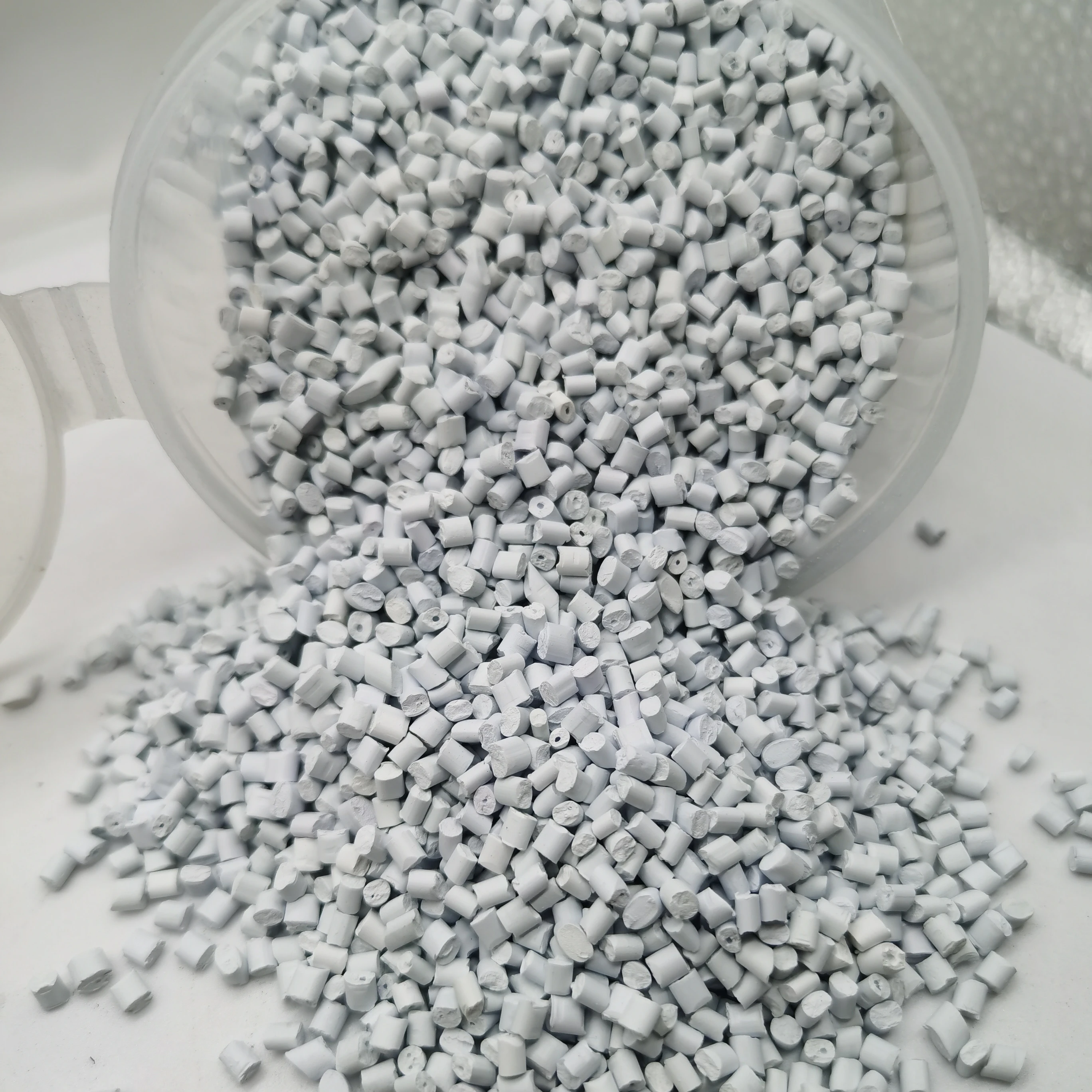 Plastic White PP Color Masterbatch Wholesale Blowing Film Blowing Bottle Special Easy to Disperse