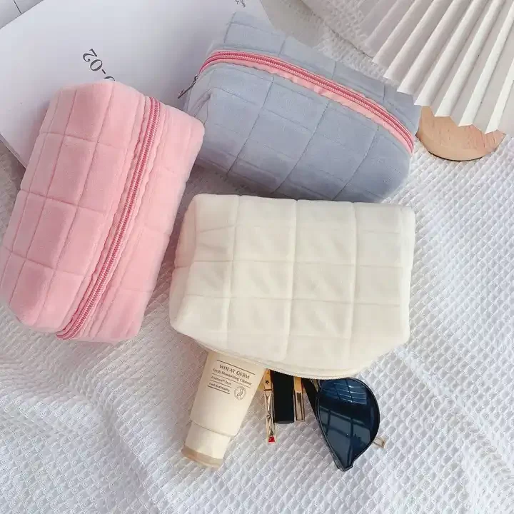 Portable Travel Skincare Woolen Plush Makeup clutch bag makeup brush holder cosmetic pouch bags mini size cute makeup organizer