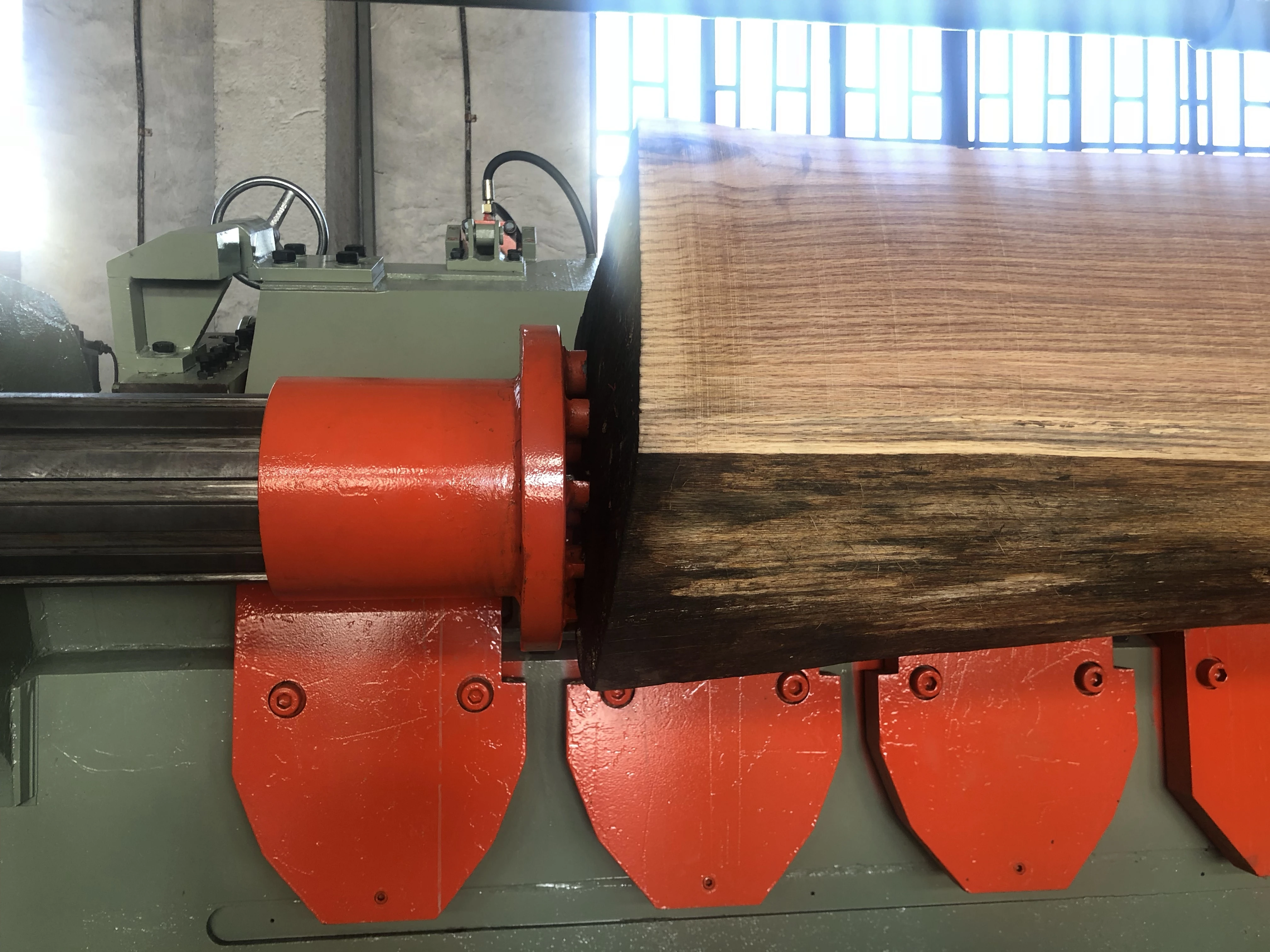Heavy Machinery Peel Solid Wood Veneer Machinery Half Round Peeling Machine Slicer