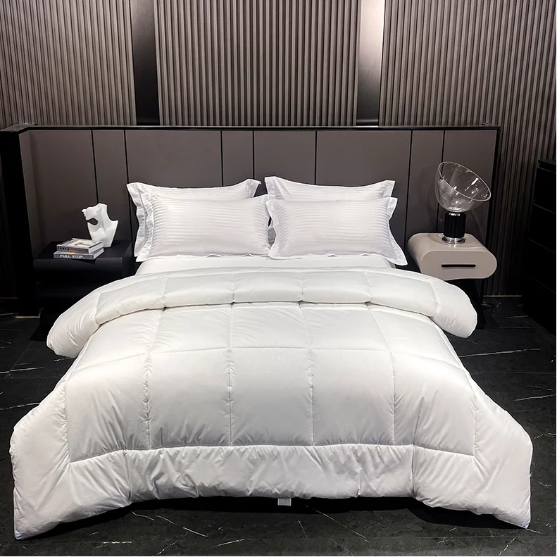 Custom Hotel Cotton fabric polyester filling White Plain Quilt