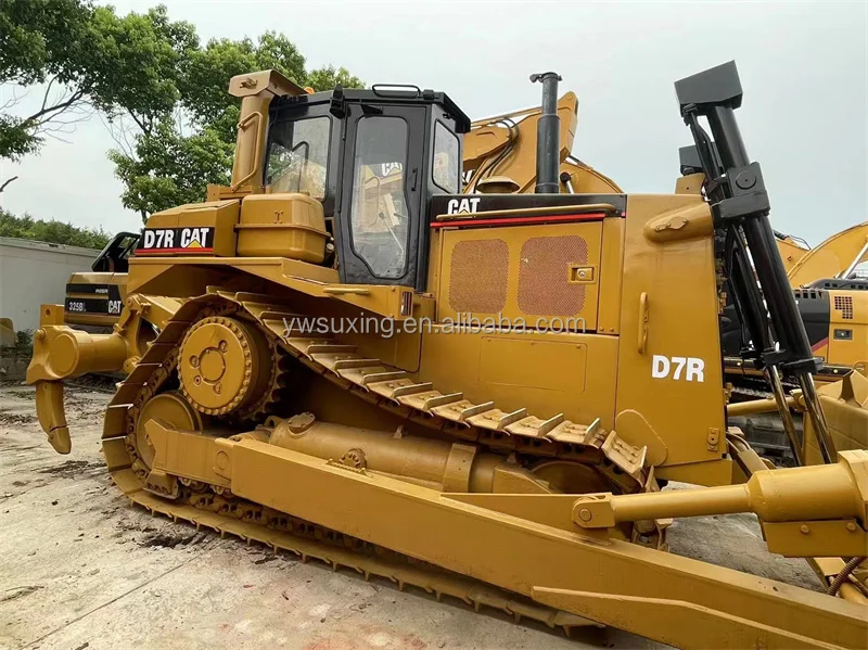 cat d7r (2).jpg