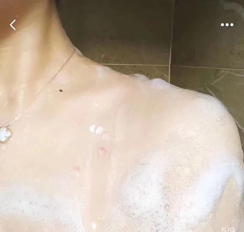 Отбеливающий гель для тела DR.DAVEY с цветком