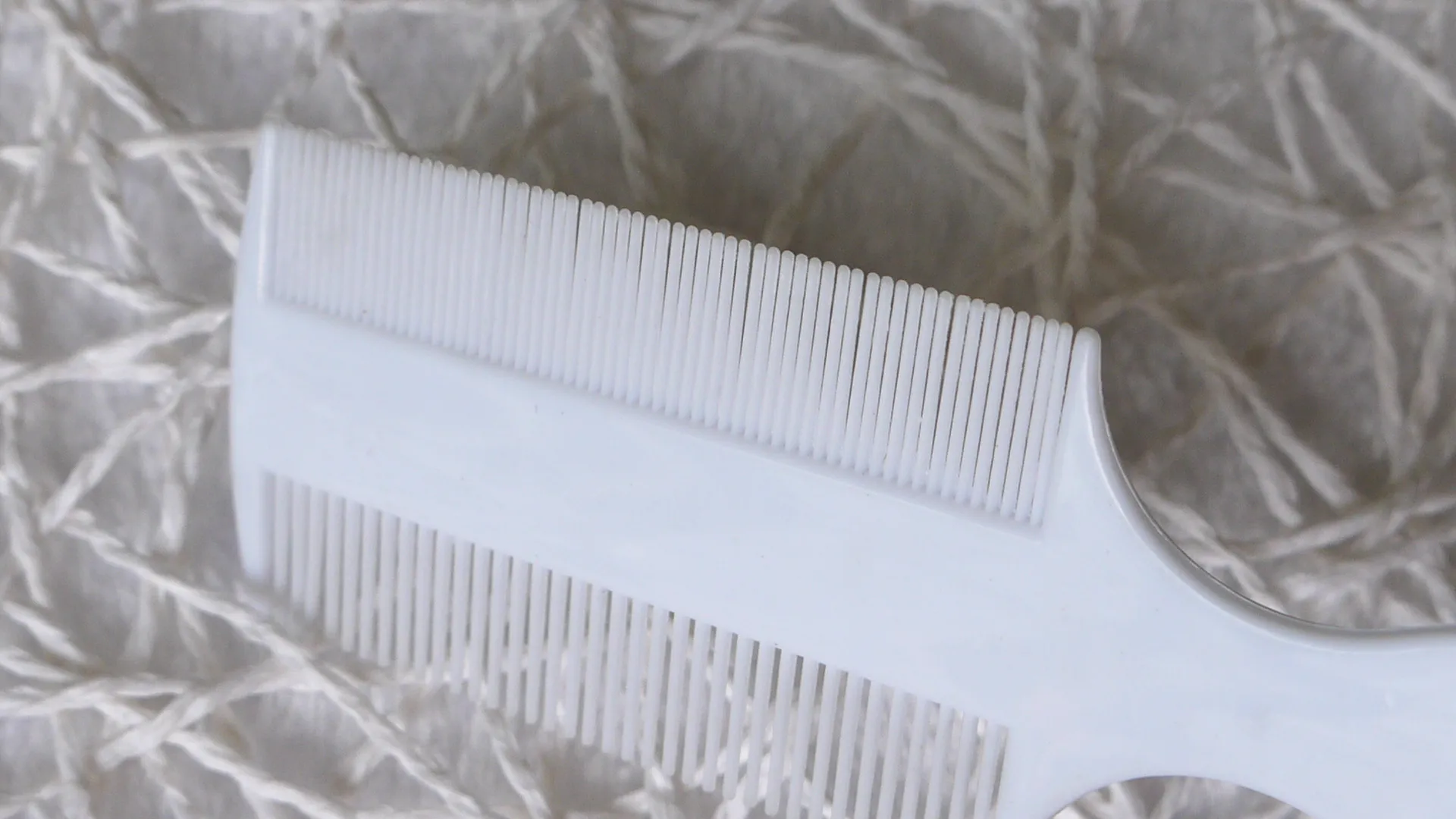 Long Handle Plastic Double Sided Lice nit Louse Tick Flea Comb With Coarse And Fine Teeth In One