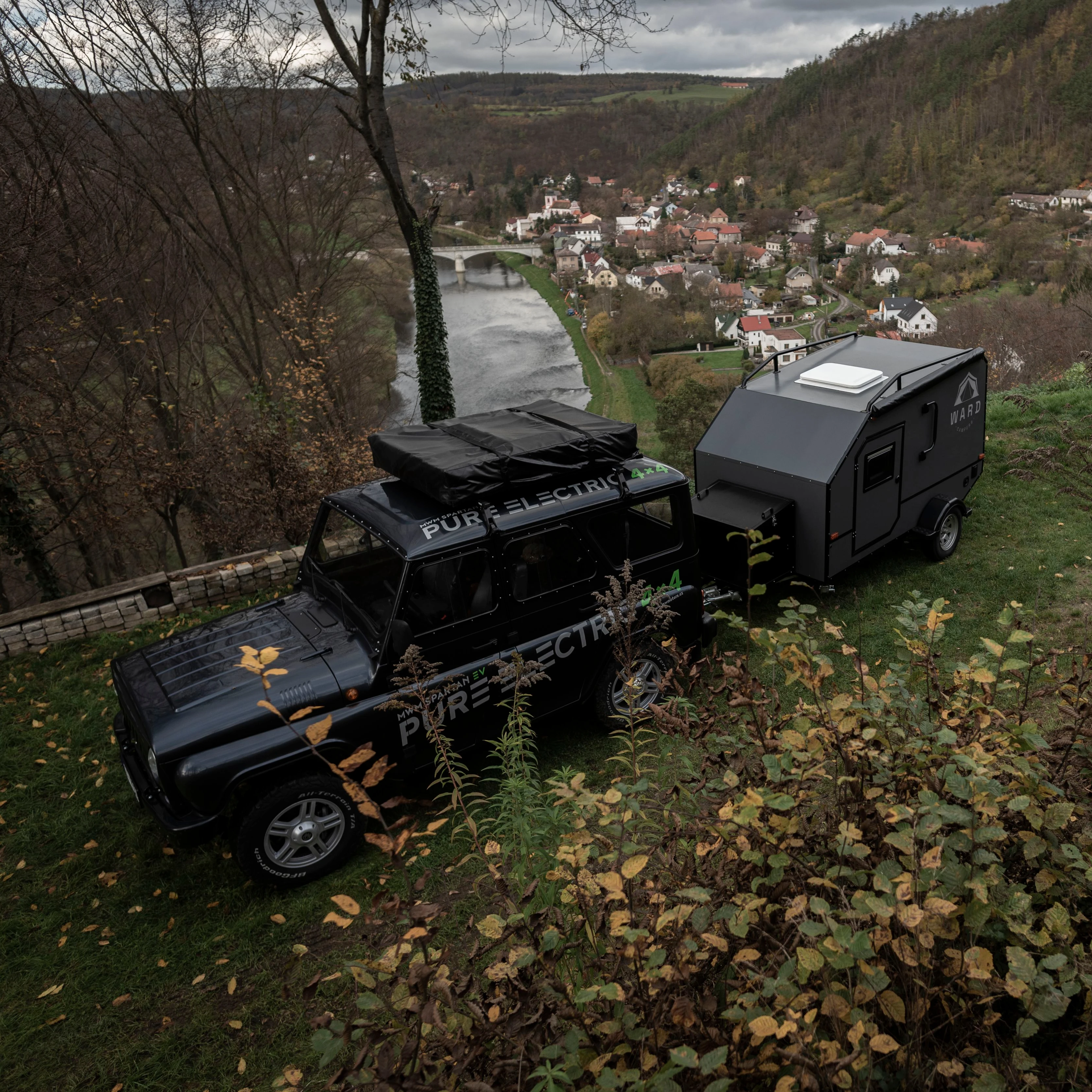 HYBRID 4 PEOPLE OFF ROAD CARAVAN WITH TOILET