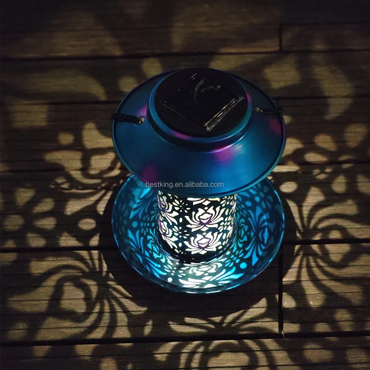 Waterproof IP44 solar powered metal hanging bird feeder outdoor hanging lantern for garden decoration