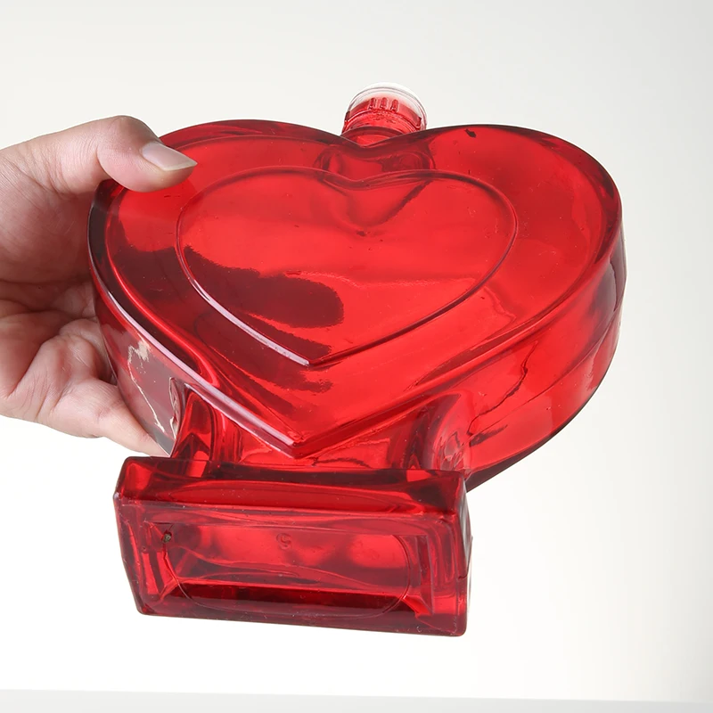 Heart Shaped Borosilicate Empty Custom Spirits Gold Vodka Liquor Gin Whiskey Clear Glass Water Bottle