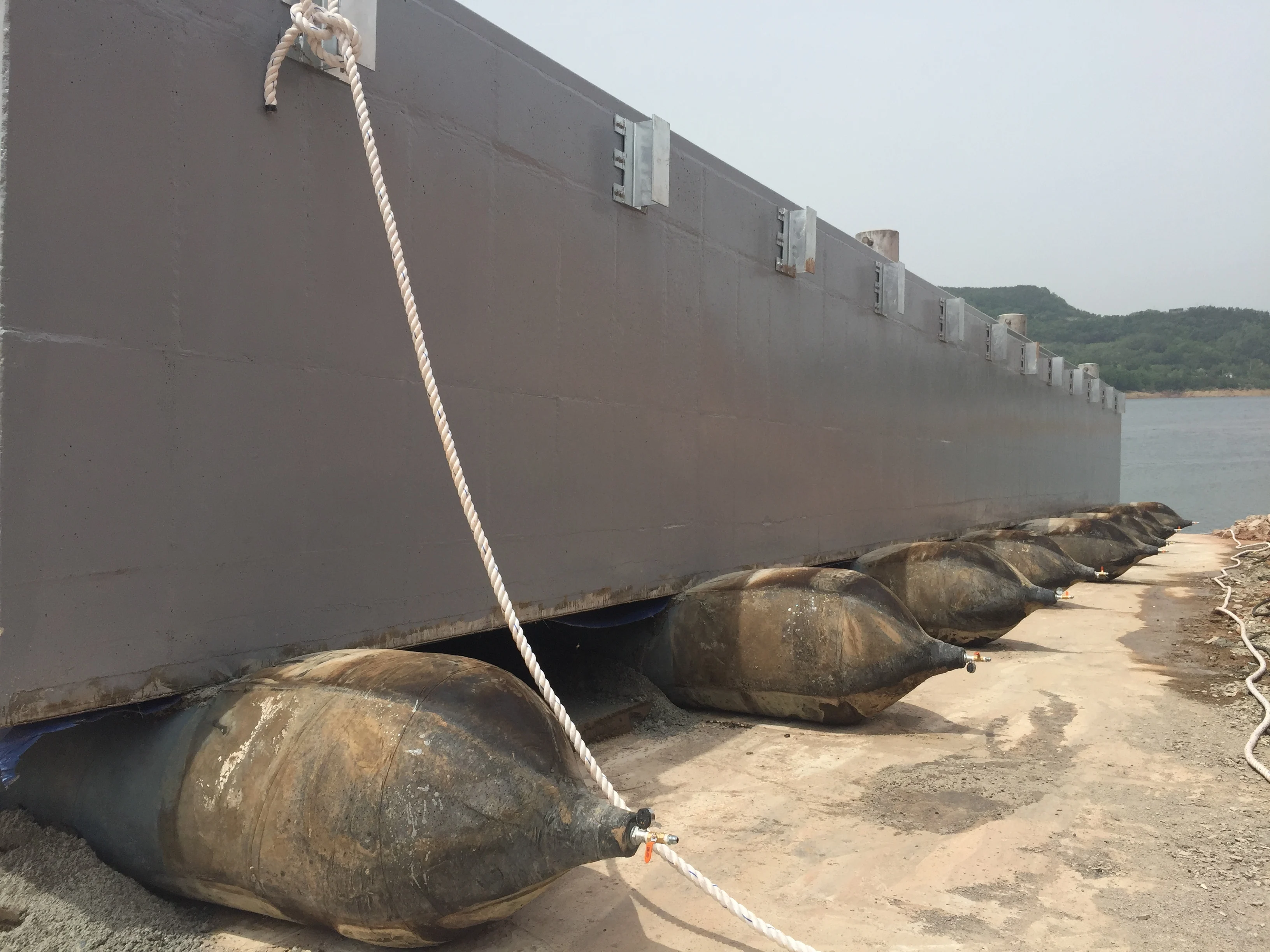 Factory Hot Sale Hot Selling Marine Tools Bateaux Barge Floats Pontoon Airbags