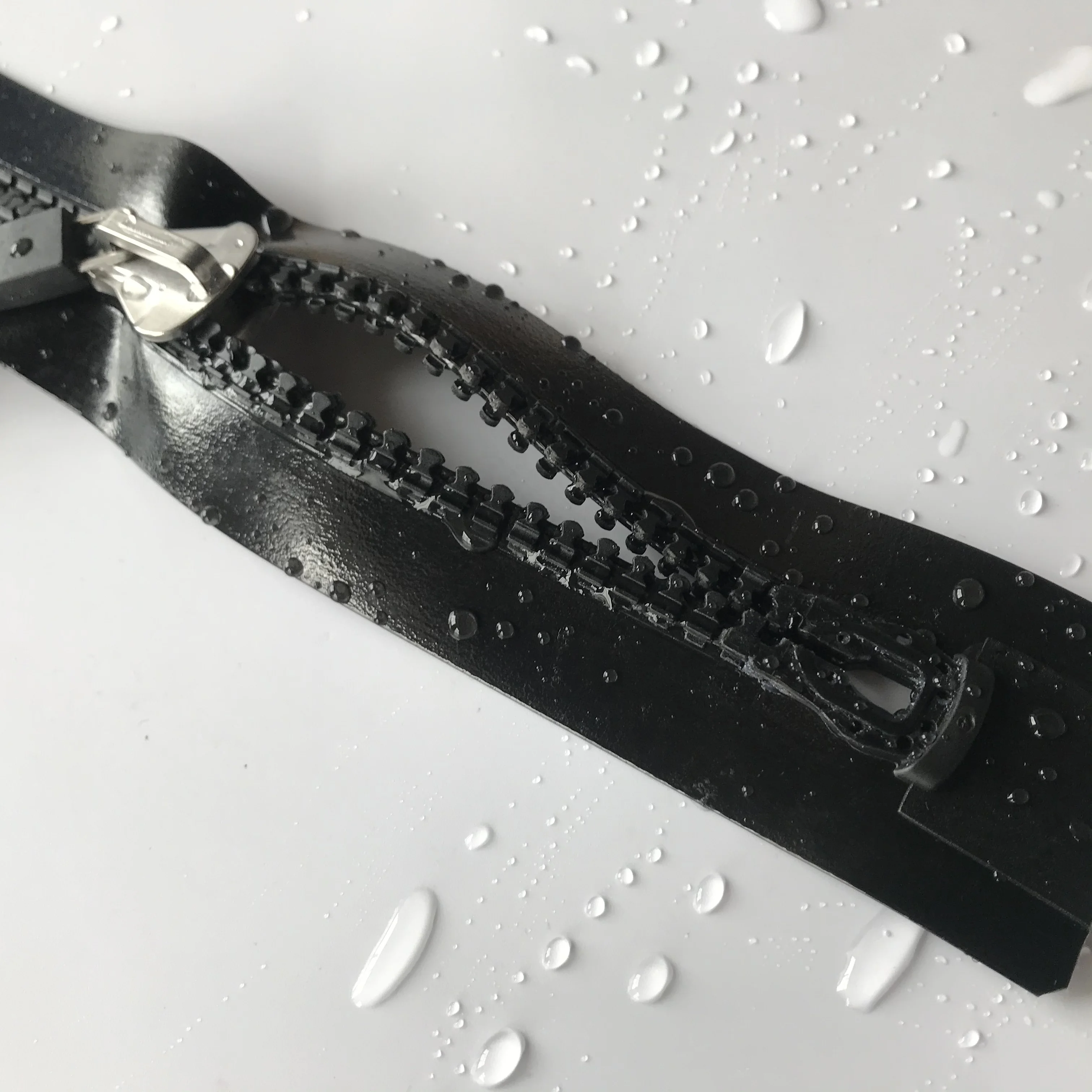 #10 Airtight Waterproof Zippers Resin HF Welding for Isolation Chamber Sealed Capsule 3-4 Meters Customized Heavy Duty Zipper