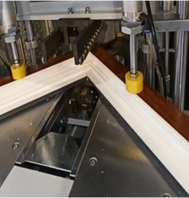 Высокая скорость автоматическая ПВХ окна двери CNC угловая машина для очистки win Door