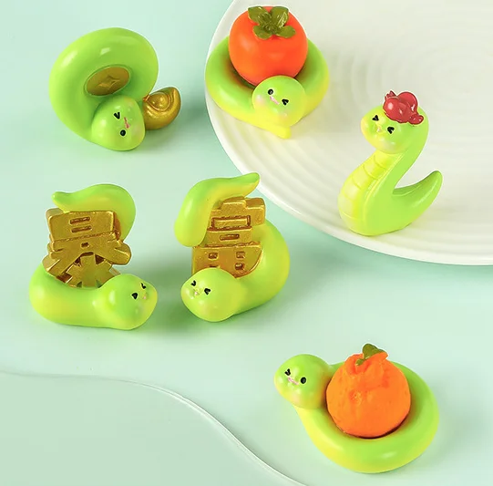 small gift kawaii cartoon chinese new year 3D snake decorations 2025 doll zodiac golden figurines resin kids art craft ornaments