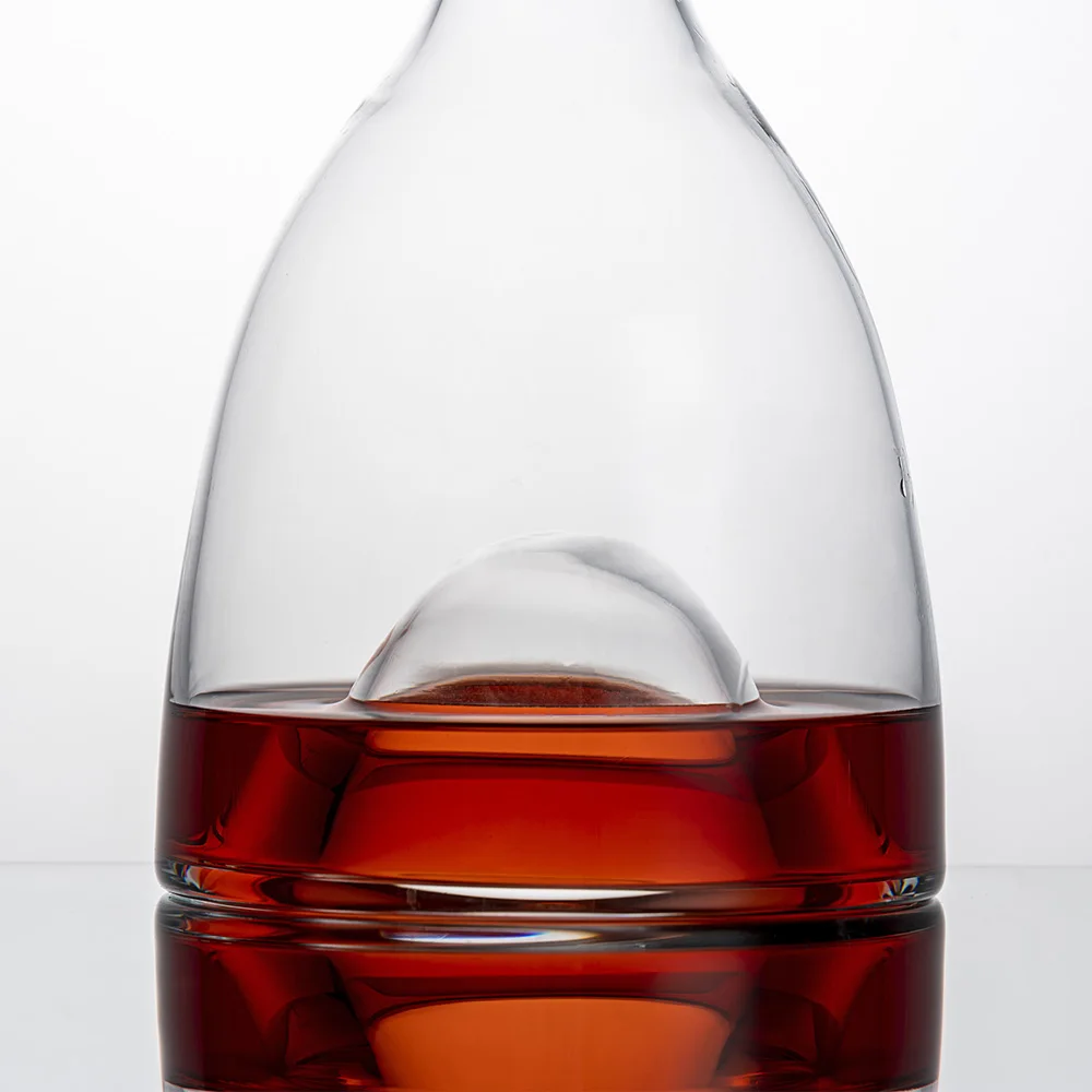 In 2022 the new simple design transparent crystal glass 1600ml bottom raised sober decanter