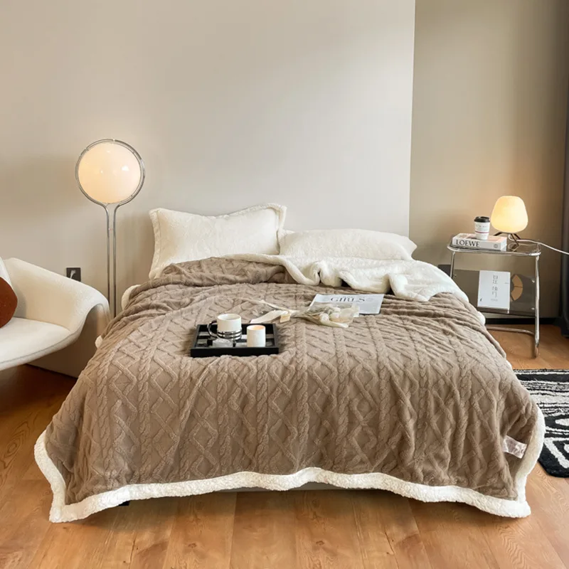 Wholesale 100% polyester plush blankets warm winter microfiber blanket for winter